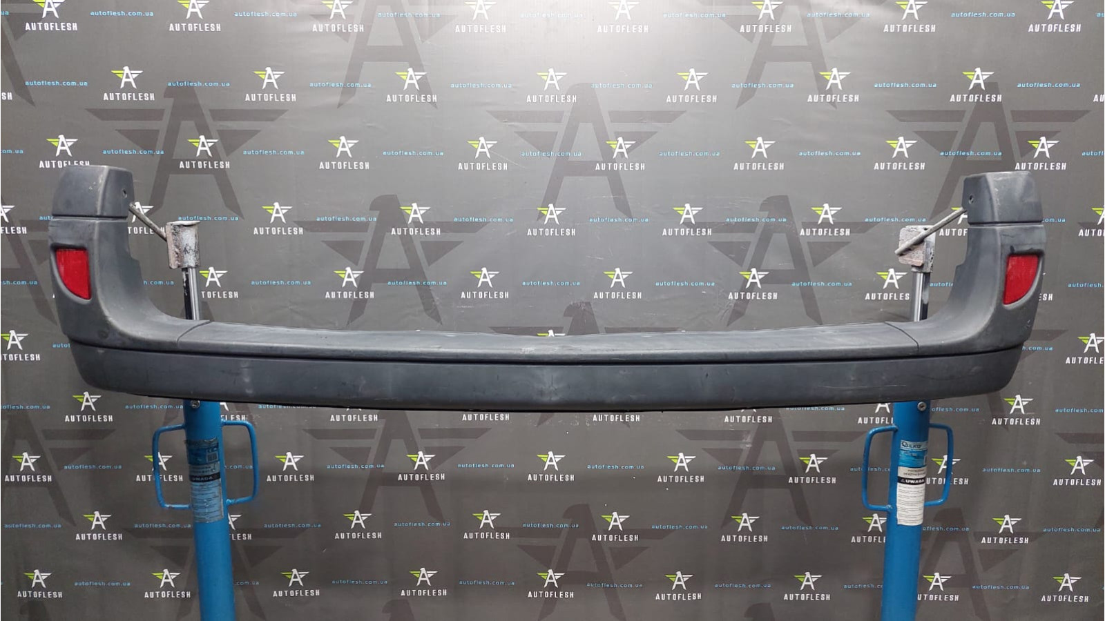 Бампер задний 8200150631 Nissan Kubistar Renault Kangoo бу